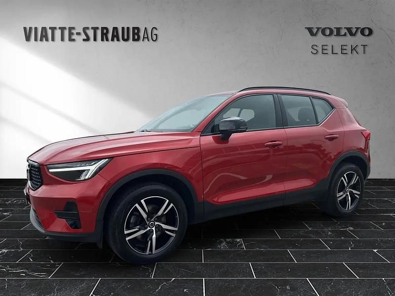 Rot Gebraucht 2025 Volvo XC40 Plus SUV | CHF 43’450 (Etwas zu teuer) - Bild 1/4