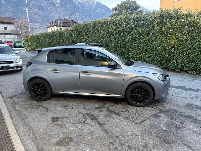 Gebraucht Peugeot 208 Active 101 PS (74 kW) 2023 Kleinwagen