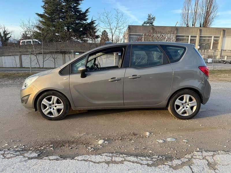 Gebraucht Opel Meriva Cosmo 100 PS (73 kW) 2010 Van / Kleinbus