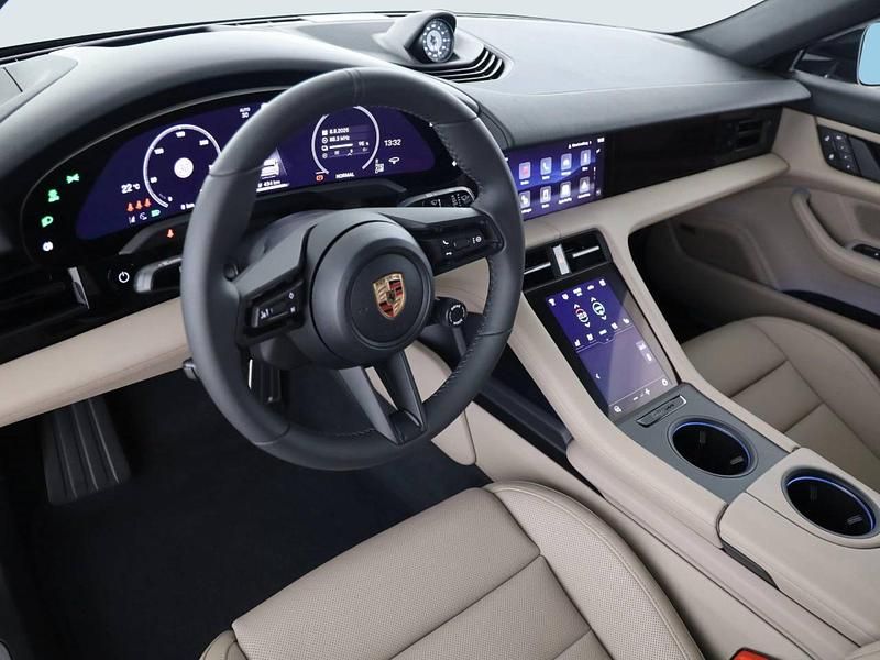 Neu Porsche Taycan Cross Turismo 319 kW (435 PS) 2025 Schwarz Limousine