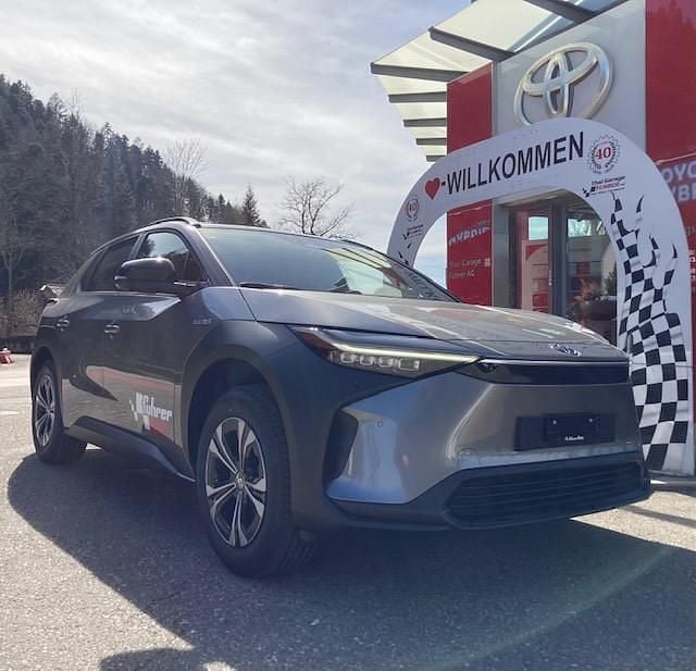 Grau Gebraucht 2023 Toyota bZ4X Style SUV | CHF 29’900 (Superpreis) - Bild 1/3