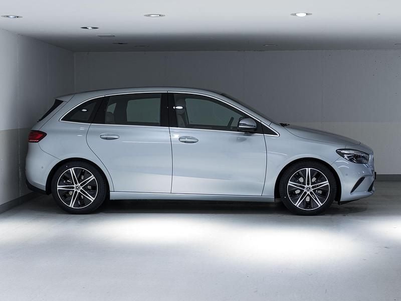 Neu Mercedes B200 174 PS (127 kW) 2025 Silber Van / Kleinbus