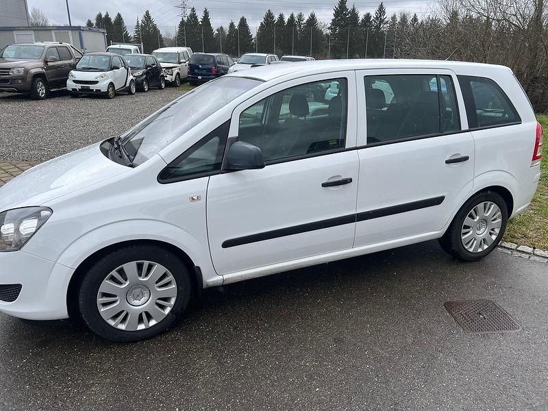 Gebraucht Opel Zafira Edition 120 PS (88 kW) 2010 Van / Kleinbus