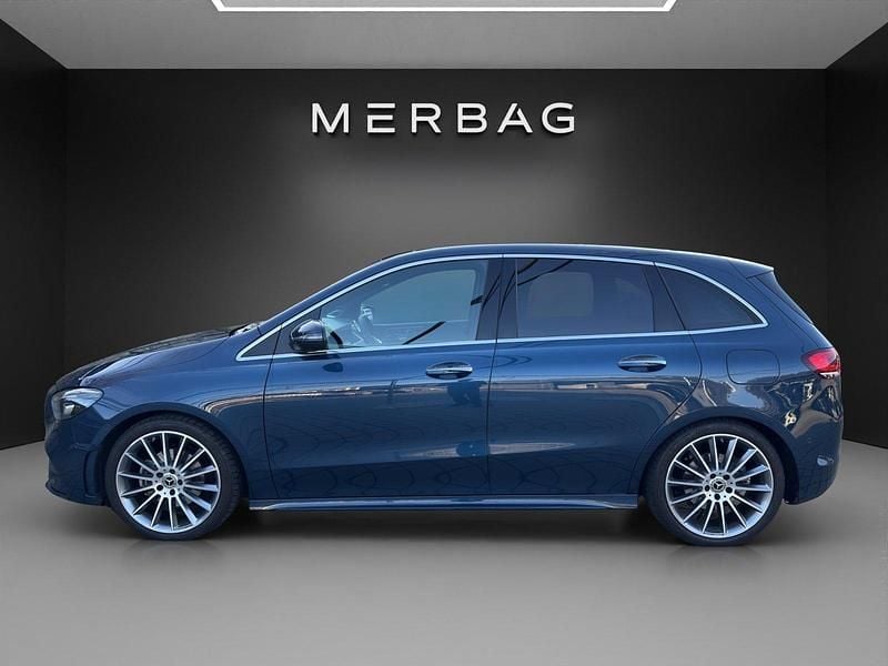 Gebraucht Mercedes B200 AMG line 163 PS (119 kW) 2023 Blau Van / Kleinbus