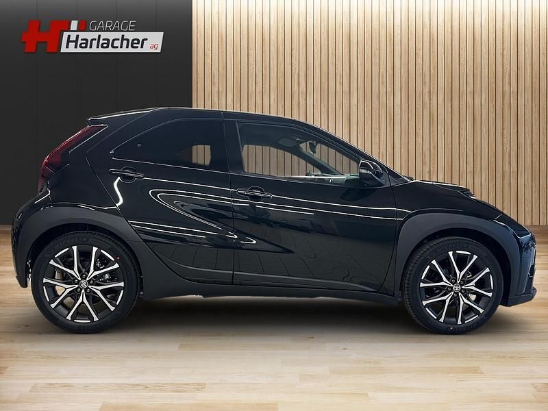 Neu Toyota Aygo X Sport 116 PS (85 kW) 2025 Schwarz SUV