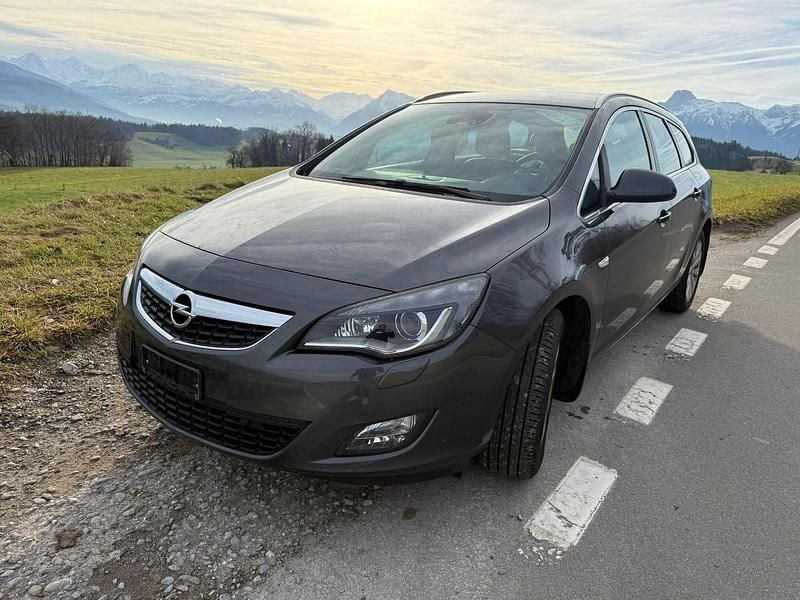 Gebraucht Opel Astra Enjoy 140 PS (102 kW) 2011