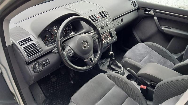 Gebraucht VW Touran Highline 140 PS (102 kW) 2013 Van / Kleinbus