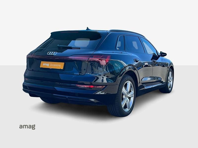 Gebraucht Audi e-tron Attraction 230 kW (313 PS) 2022 Noir mythe métallisé SUV