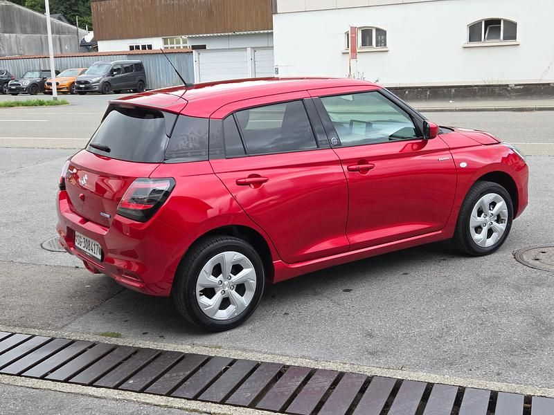 Gebraucht Suzuki Swift 82 PS (60 kW) 2025 Rot Limousine