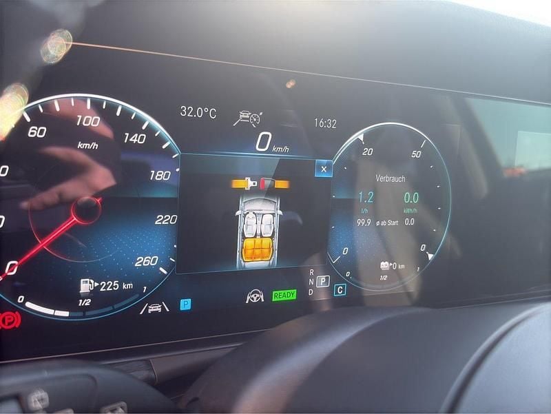 Gebraucht Mercedes E300 Avantgarde 306 PS (225 kW) 2023 Kombi