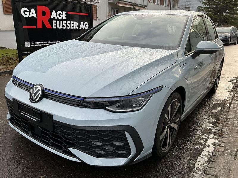 Neu VW Golf VIII GTE 272 PS (200 kW) 2025 Blau Limousine