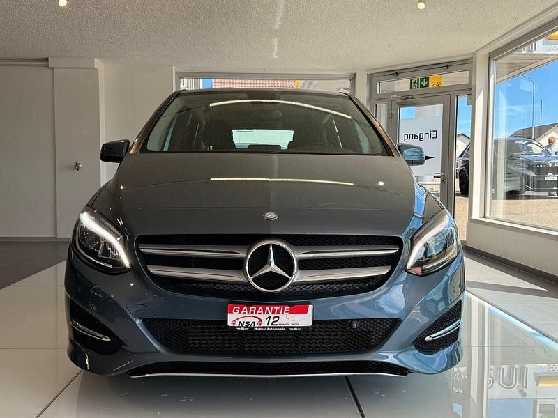 Gebraucht Mercedes B220 AMG line 177 PS (130 kW) 2015 Van / Kleinbus