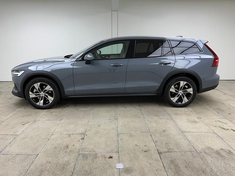 Gebraucht Volvo V60 CC Ultimate 211 PS (155 kW) 2023 Grau Kombi