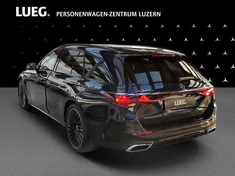 Gebraucht Mercedes E220 197 PS (144 kW) 2024 Blau Kombi