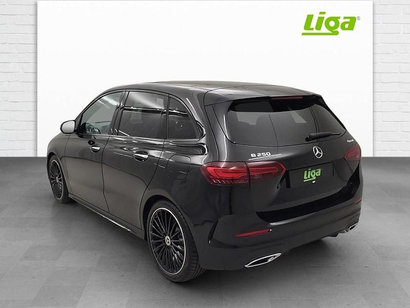 Gebraucht Mercedes B250 AMG line 238 PS (175 kW) 2024 Van / Kleinbus