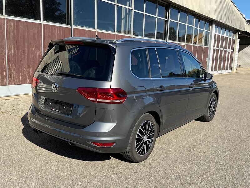 Gebraucht VW Touran Trendline 150 PS (110 kW) 2016 Van / Kleinbus