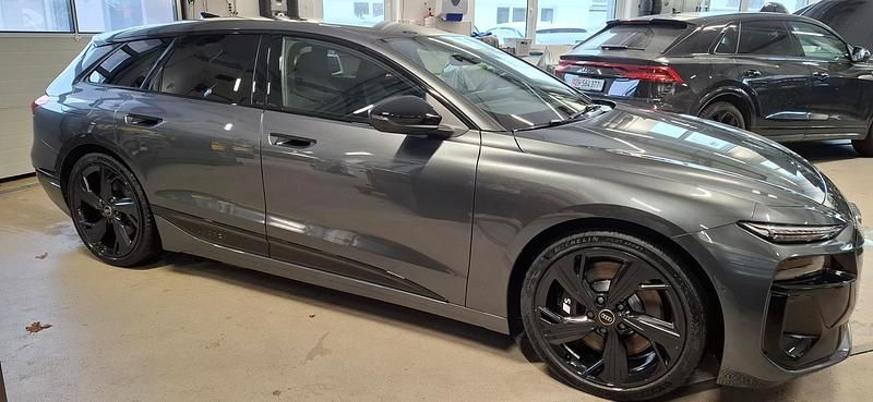 Neu Audi e-tron Ambiente 369 kW (502 PS) 2026 Grau SUV