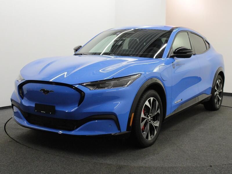 Blau Gebraucht 2022 Ford Mustang Mach-E SUV | CHF 46’900 - Bild 1/4