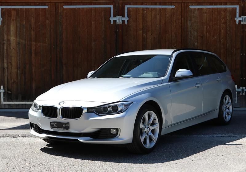 Silber Gebraucht 2014 BMW 320 Comfort Edition Kombi | CHF 12’900 (Fairer Preis) - Bild 1/4