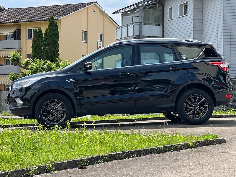 Gebraucht Ford Kuga Titanium 150 PS (110 kW) 2019 SUV
