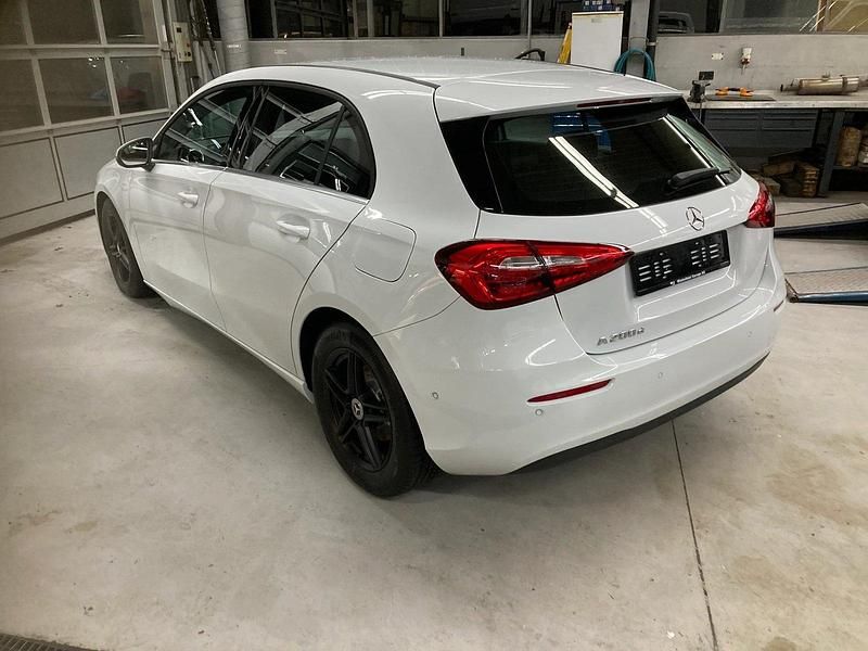 Gebraucht Mercedes A200 150 PS (110 kW) 2022 Limousine