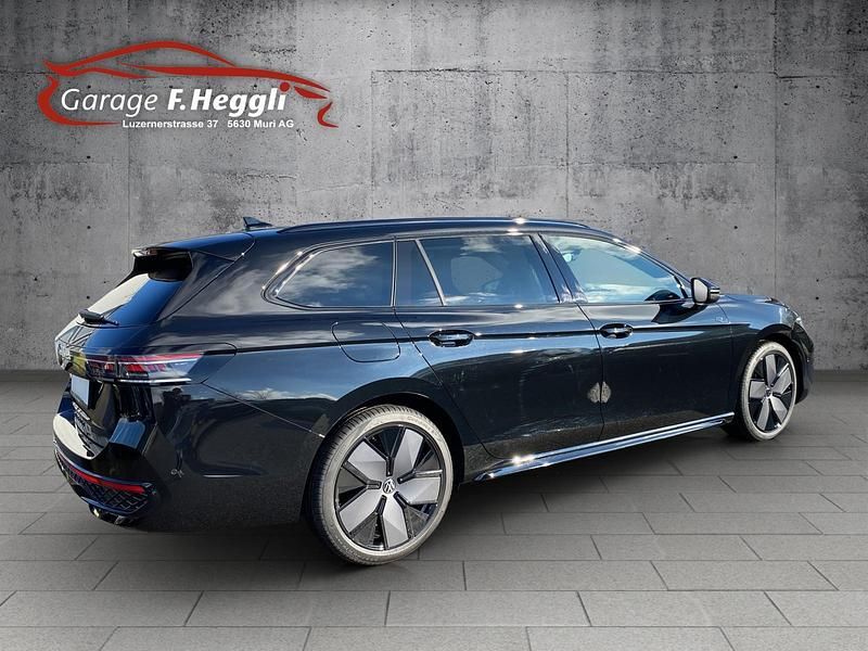 Neu VW Passat R-line 193 PS (141 kW) 2025 Schwarz Kombi