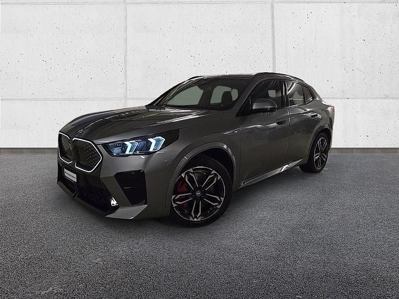 Grau Gebraucht 2024 BMW iX2 M Sport SUV | CHF 52’900 (Fairer Preis) - Bild 1/4