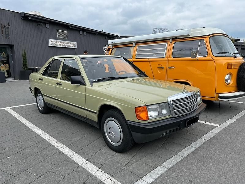 Gebraucht Mercedes 190 122 PS (89 kW) 1983 Limousine