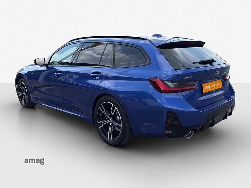 Gebraucht BMW 330 M Sport 245 PS (180 kW) 2024 Blau Kombi