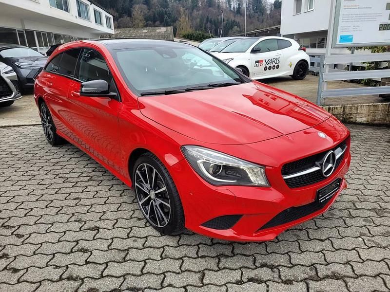 Gebraucht Mercedes CLA250 Shooting Brake Urban 211 PS (155 kW) 2016 Rot Kombi