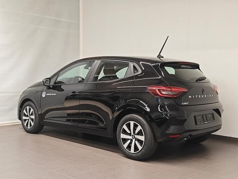 Neu Mitsubishi Colt Invite 91 PS (66 kW) 2025 Schwarz Limousine