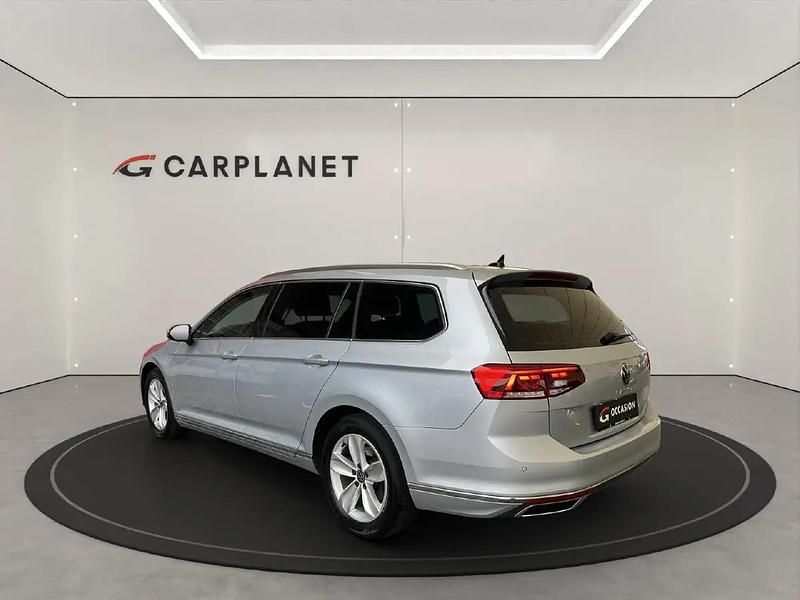 Gebraucht VW Passat Elegance 150 PS (110 kW) 2025 Silber Kombi