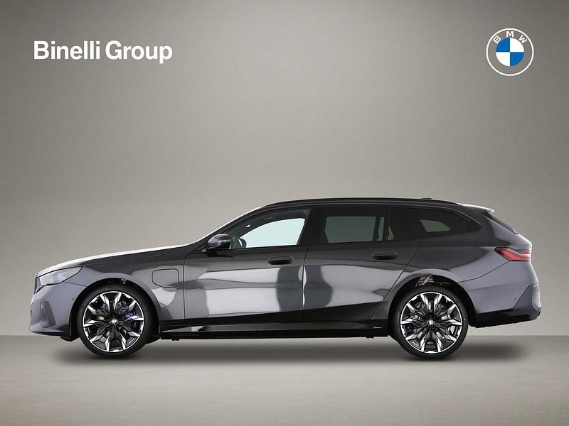 Neu BMW 550e Comfort Edition 489 PS (359 kW) 2026 Grau Kombi