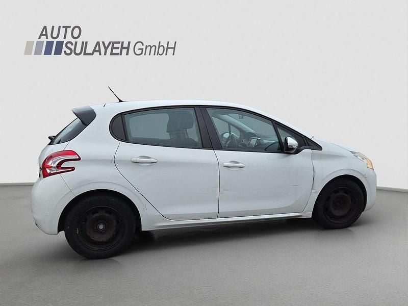Gebraucht Peugeot 208 Active 92 PS (67 kW) 2014 Kleinwagen