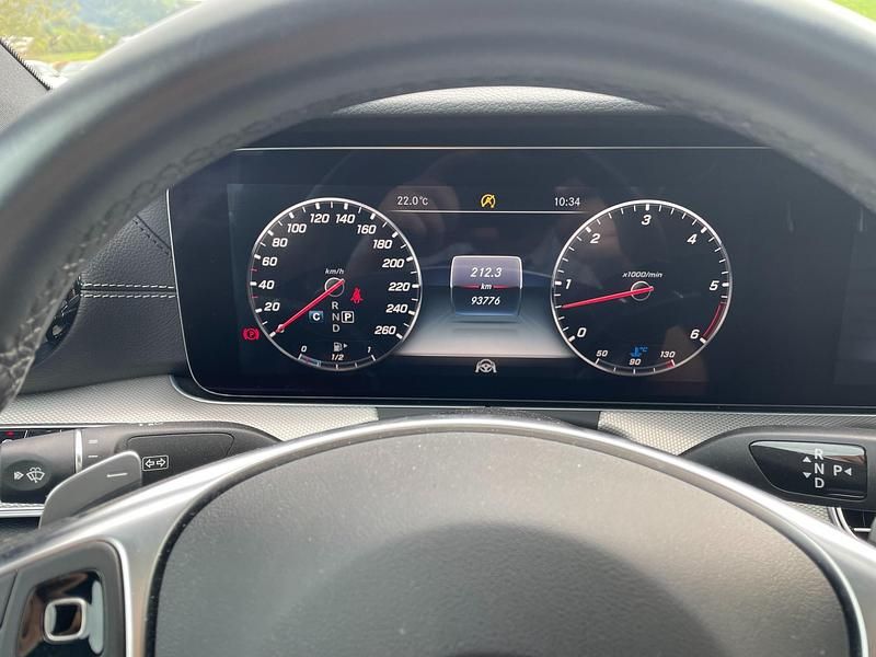 Gebraucht Mercedes E350 AMG line 258 PS (189 kW) 2017 Schwarz Limousine