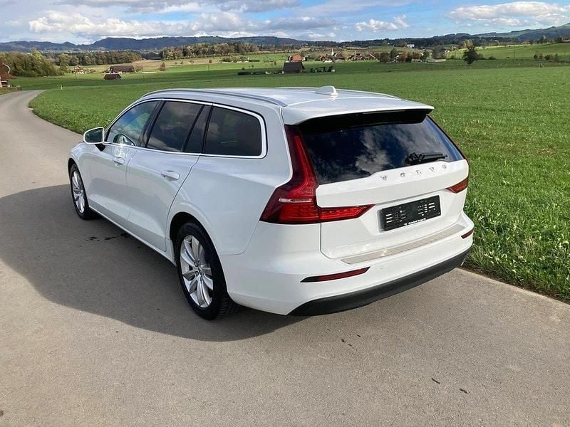 Gebraucht Volvo V60 Momentum 150 PS (110 kW) 2019 Kombi