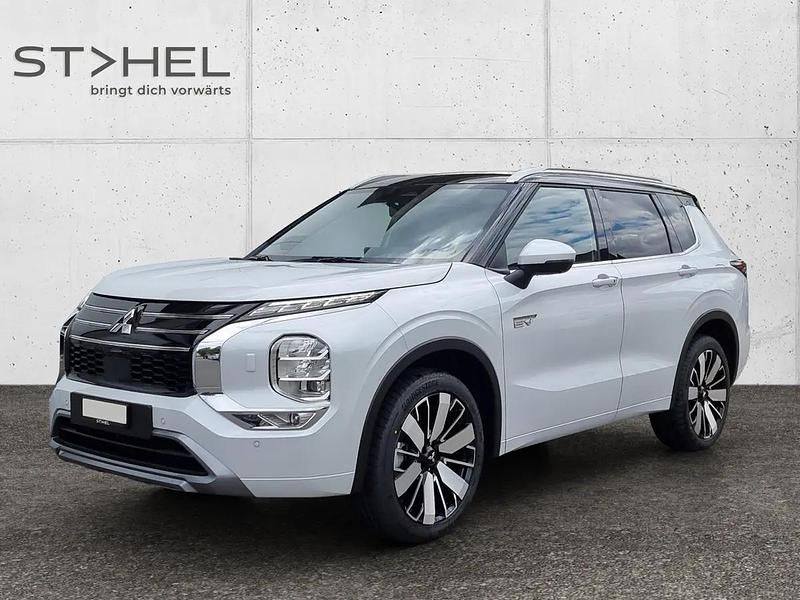 Weiss Gebraucht 2025 Mitsubishi Outlander P-HEV Instyle | CHF 64’630 - Bild 1/4