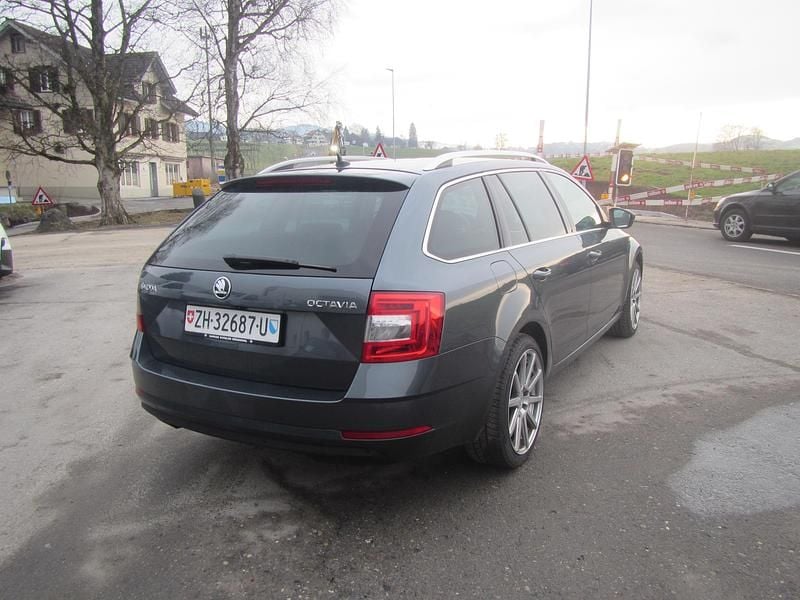 Gebraucht Skoda Octavia Ambition 190 PS (139 kW) 2018 Grau Kombi
