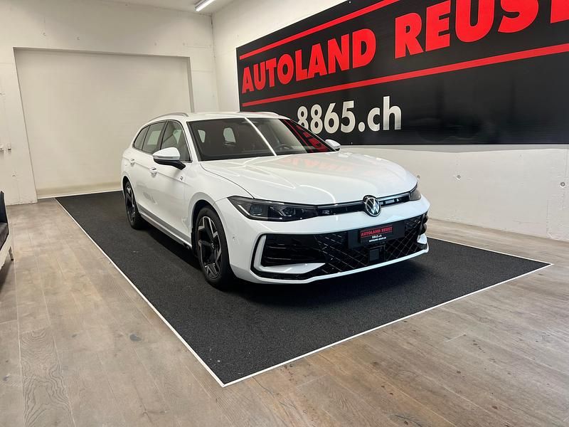 Gebraucht VW Passat R-line 193 PS (141 kW) 2024 Kombi
