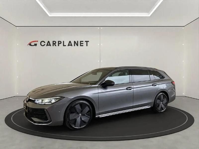 Gebraucht VW Passat R-line 150 PS (110 kW) 2025 Gray Kombi