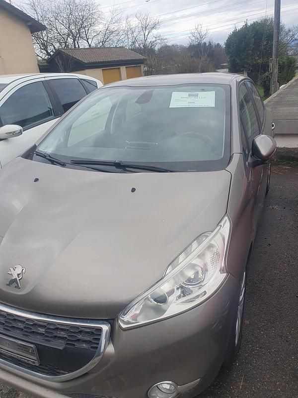 Gebraucht Peugeot 208 Access 82 PS (60 kW) 2014 Kleinwagen