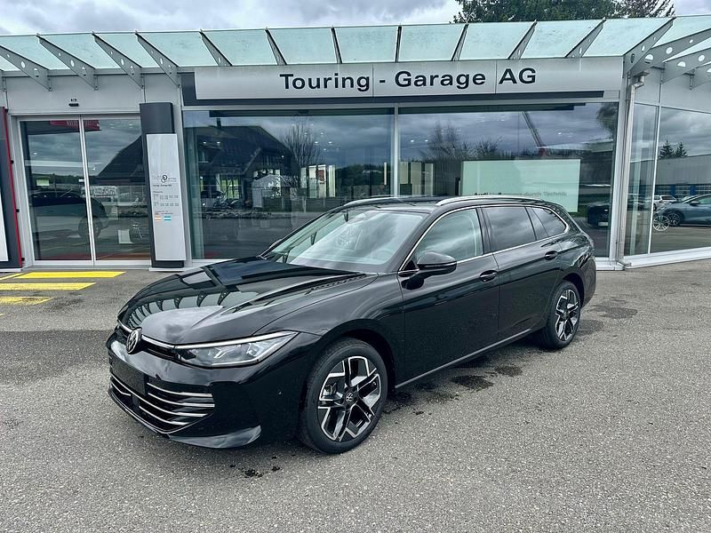 Gebraucht VW Passat Elegance 150 PS (110 kW) 2024 Schwarz Kombi