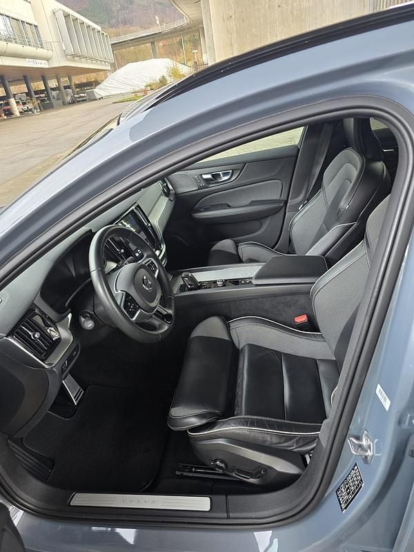 Gebraucht Volvo V60 R-Design 250 PS (183 kW) 2021 Kombi