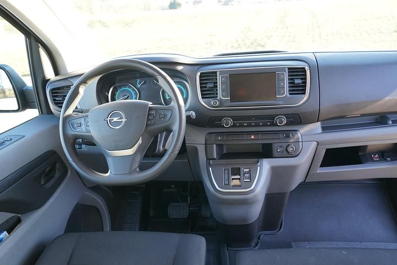 Gebraucht Opel Vivaro-e Combi Essentia 100 kW (136 PS) 2021 Van