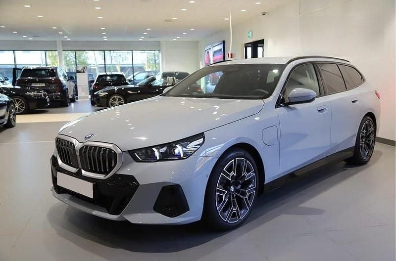 Neu 2025 BMW 530e M Sport Kombi | CHF 67’700 (Etwas zu teuer) - Bild 1/4