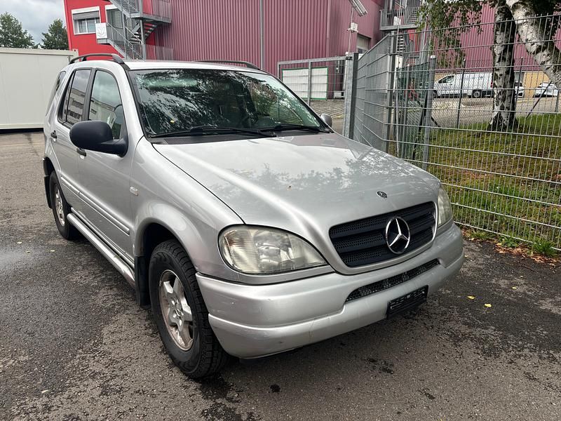 Gebraucht Mercedes ML270 163 PS (119 kW) 2001 SUV