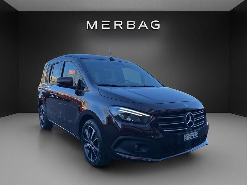 Bordeaux Gebraucht 2024 Mercedes 180 Style Limousine | CHF 43’250 - Bild 1/4