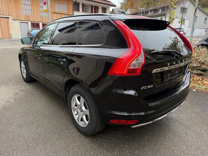 Gebraucht Volvo XC60 R-Design Kinetic 190 PS (139 kW) 2016 SUV