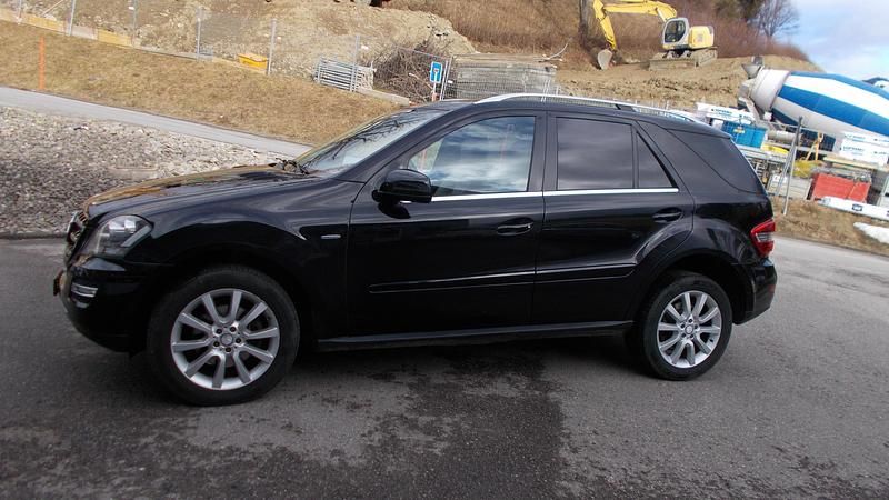 Gebraucht Mercedes ML350 211 PS (155 kW) 2010 SUV