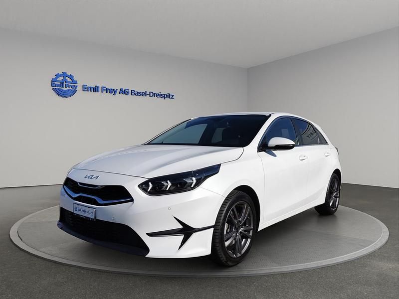 Weiss Gebraucht 2024 Kia Ceed Kleinwagen | CHF 27’900 - Bild 1/4